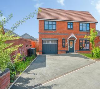 3BR Detached l SuperKing l Parking x2 l Sleeps 7 - 0