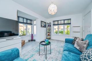 3BR Detached l SuperKing l Parking x2 l Sleeps 7 - 4