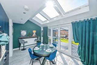 3BR Detached l SuperKing l Parking x2 l Sleeps 7 - 3