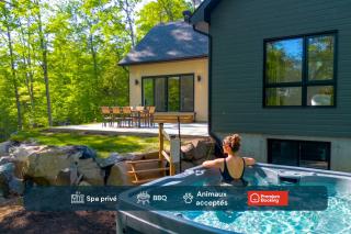 Chalet Boréale with Private Spa & Billiards, Golf & Carling Lake - 0