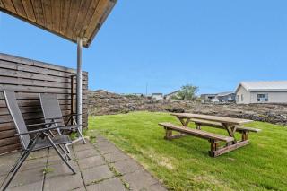 Stylish 3BR Apartment with Garden and Free Parking - 6