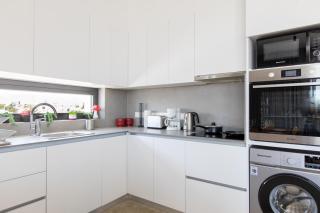 Solara 301 - Chic 2-BR Apt with Jacuzzi & Terrace in Larnaca - 6