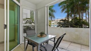 Lagoonside Ground Floor by the Pool Close to Esplanade - 8