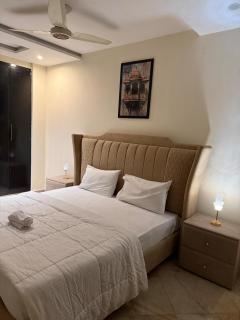 Comfort 2BHK Self CheckIn DHA Lahore - 8