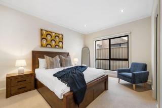Home Away Henley - Modern Beachside Hideaway - 8