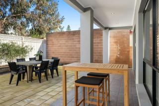 Home Away Henley - Modern Beachside Hideaway - 5