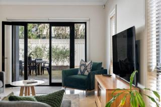 Home Away Henley - Modern Beachside Hideaway - 3