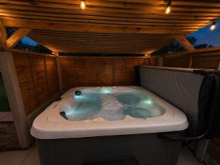 Myrtle Cottage, Cotehill in a small village location, perfect for a romantic break with hot tub - 7