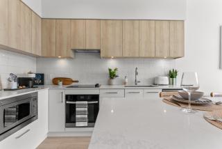 AQUA Waterfront Village - 2 Bedroom Luxury Condo - 5