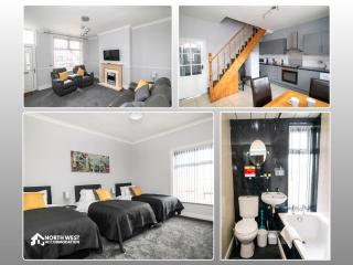 Comfy 2-Bedroom Family & Contractor Home in Bolton with Free Wi-Fi and Street Parking By North West Accommodation - 0