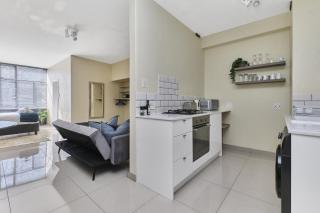 Urban Luxe Studio Illovo Mews by CTHA - 9