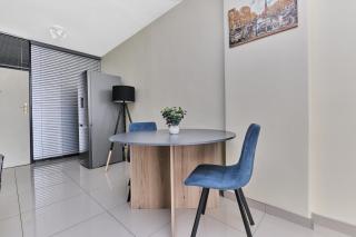 Urban Luxe Studio Illovo Mews by CTHA - 3
