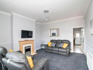 Comfy 2-Bedroom Family & Contractor Home in Bolton with Free Wi-Fi and Street Parking By North West Accommodation - 9