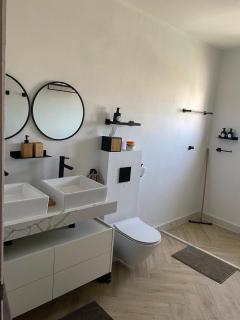 Palm Beach Vacay Suites - Coconut Suite - Top Floor - 4
