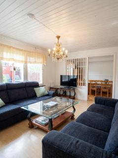 Team & Family Townhouse - Sleeps 7 - w Garage - 0