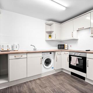Stylish Apartment - City Centre - Parking - 4 Guests - Netflix 5BW - 6
