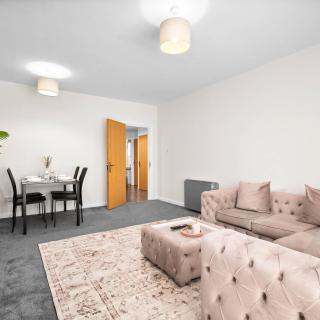 Stylish Apartment - City Centre - Parking - 4 Guests - Netflix 5BW - 1