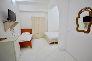 Garden Escape Apt - 6