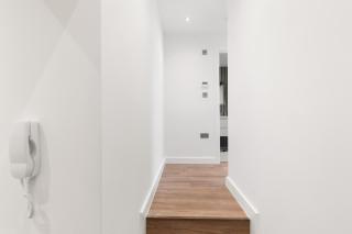 Spacious 2BR Stay in Beckenham for Families - 8