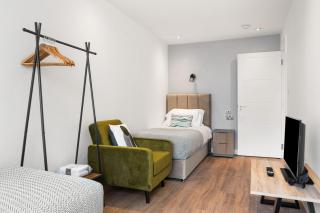 Spacious 2BR Stay in Beckenham for Families - 6