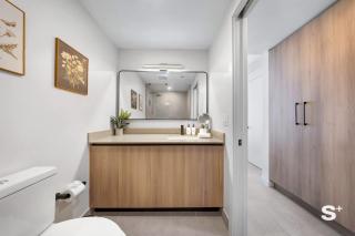 Luxury Downtown Miami 1BR & Den - Pool & Gym - 2
