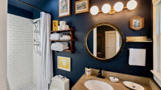 Helltown Hideaway - Private Patio, Walk Anywhere, Free Parking - 7