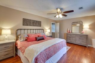 Lake Hamilton Retreat w Private Dock and Deck - 8