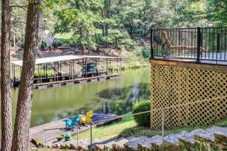 Lake Hamilton Retreat w Private Dock and Deck - 6