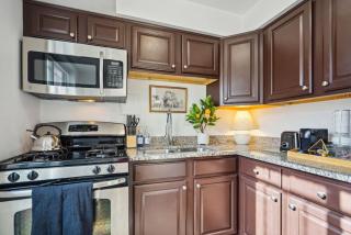 Crystal City Boutique Flats - Free Parking - 3