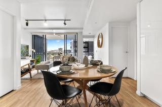 High End 2BR Haven with Pool, Gym, Parking near South Bank and West End - 6