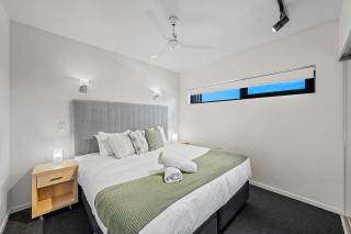 High End 2BR Haven with Pool, Gym, Parking near South Bank and West End - 1