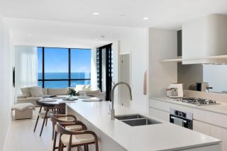 Ocean Views - Luxe 2BR. Mermaid Beach - 9