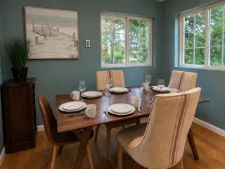3BR 2BA Beacon Hill Backyard Oasis -Firepit,BBQ Deck, Workspaces and Parking - 7