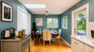 3BR 2BA Beacon Hill Backyard Oasis -Firepit,BBQ Deck, Workspaces and Parking - 6