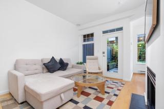 2BR World Cup Stay - Expansive Backyard and Parking - 6