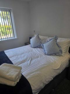 Apartment 6, Modern 2 Bedroom Apartment - 9