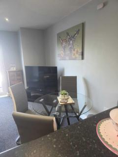 Apartment 6, Modern 2 Bedroom Apartment - 1