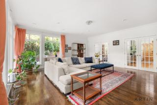 Grand 4BR Point Grey Manor - Walk to Beaches - 3