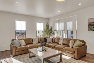 Sienna Cove at Desert Color by Ember Stays - 4