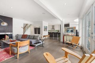 Stunning 4BR Kerrisdale Home - Gardens and BBQ - 4