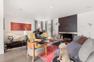 Stunning 4BR Kerrisdale Home - Gardens and BBQ - 2