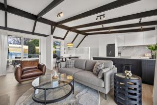 Lakeview Luxury Retreat - Close to town - 7