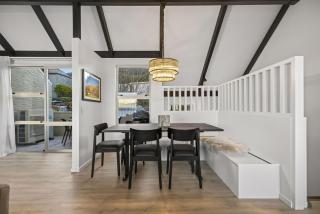 Lakeview Luxury Retreat - Close to town - 6
