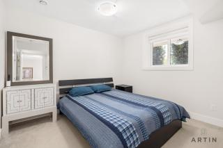 Modern 2BR Suite Near Lonsdale and Mountains - 9