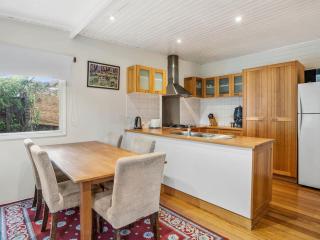 Roope Cottage-Location, Free WiFi, Parking - 8