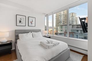 Modern Downtown Van 2BR Condo - Walk to BC Place - 9