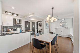 Modern Downtown Van 2BR Condo - Walk to BC Place - 7