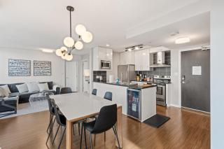 Modern Downtown Van 2BR Condo - Walk to BC Place - 1