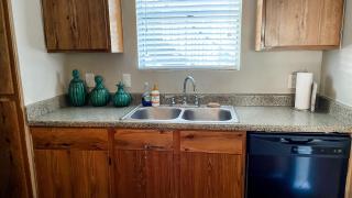 Vibrant Relaxing Retreat Fully Stocked Apartment - 7