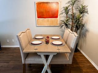 Vibrant Relaxing Retreat Fully Stocked Apartment - 5